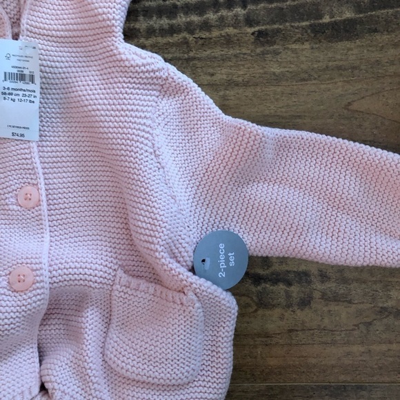 **HOST PICK** ***NWT*** GAP Baby Brannan Bear Sweater Outfit Set Pink 3-6 Months - Picture 4 of 7